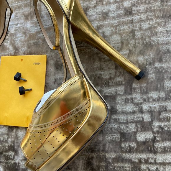 Worn once.  Pretty GOLD FENDI shoes - Picture 7 of 8